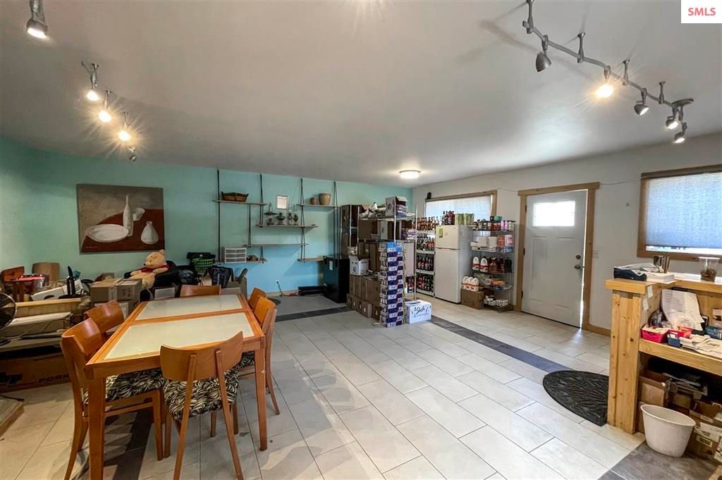 Starrs Acreage: 830 Kootenai Cutoff Rd, Sandpoint, ID 83864